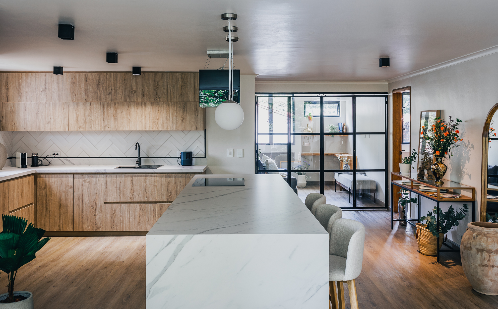 2 Bedroom Condo with Luxury Finishes Located in Lalinde