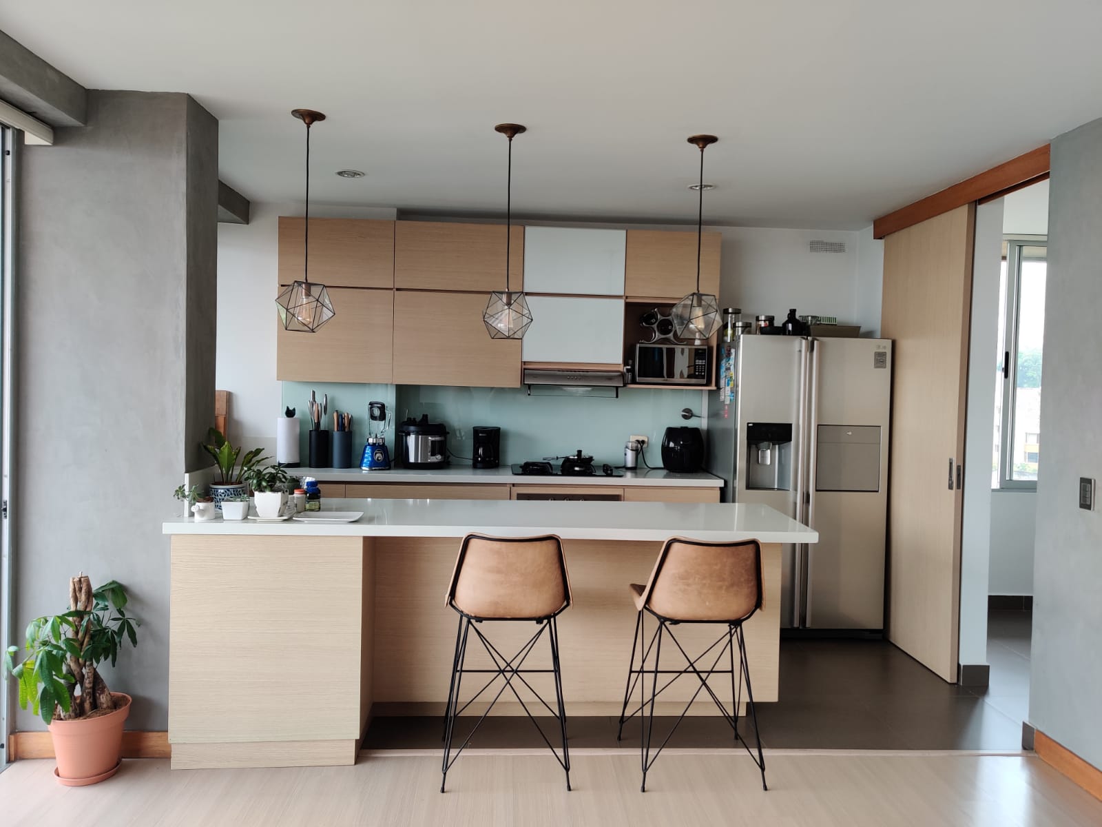 Golden Mile 2 Bedroom Gem Striking Distance to Shopping Malls