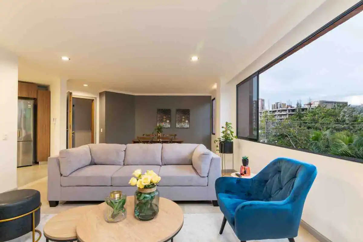 Acclaimed Apartment in Key Location with Walking Distance to all Action