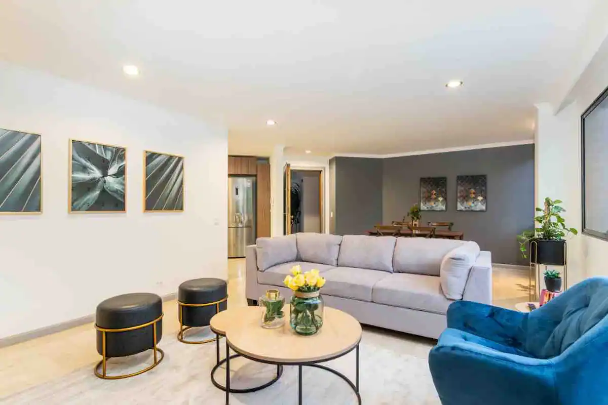 2 Bedroom Apartment Perfectly Located Walking Distance To Provenza and Parque Lleras