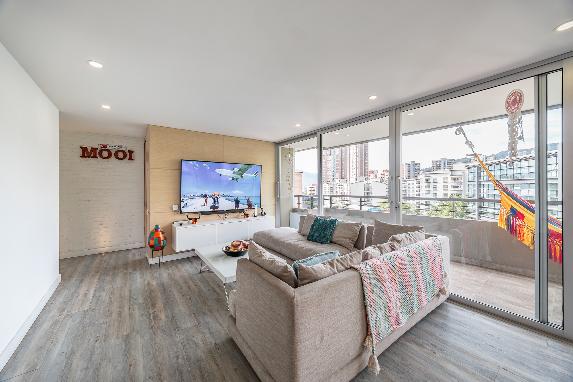 Modern Luxury 2 Bed Apartment with Panoramic Views in the Heart of Provenza