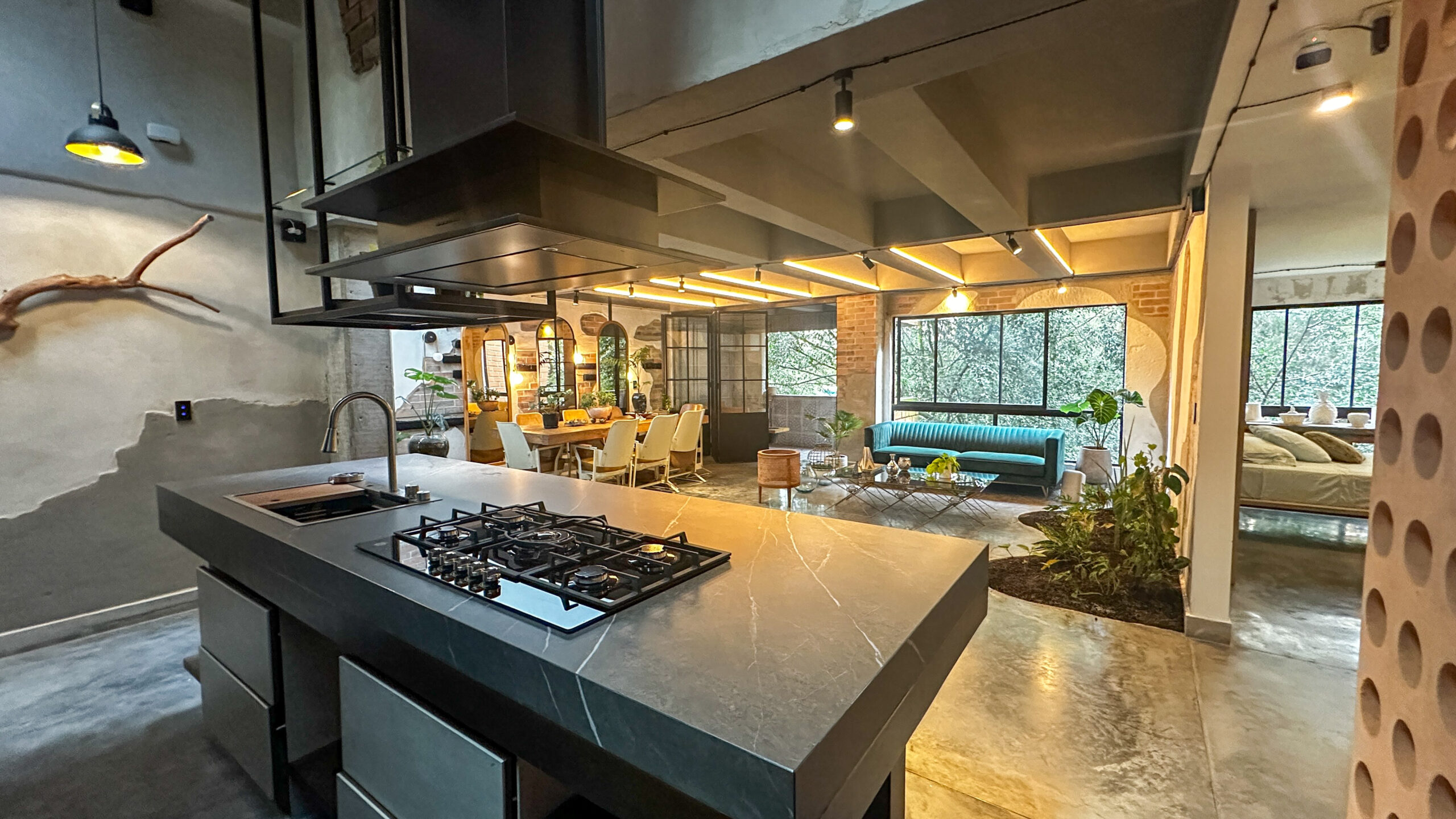 Spectacular Renovated 3-Bedroom Penthouse Oasis in El Poblado (Campestre)