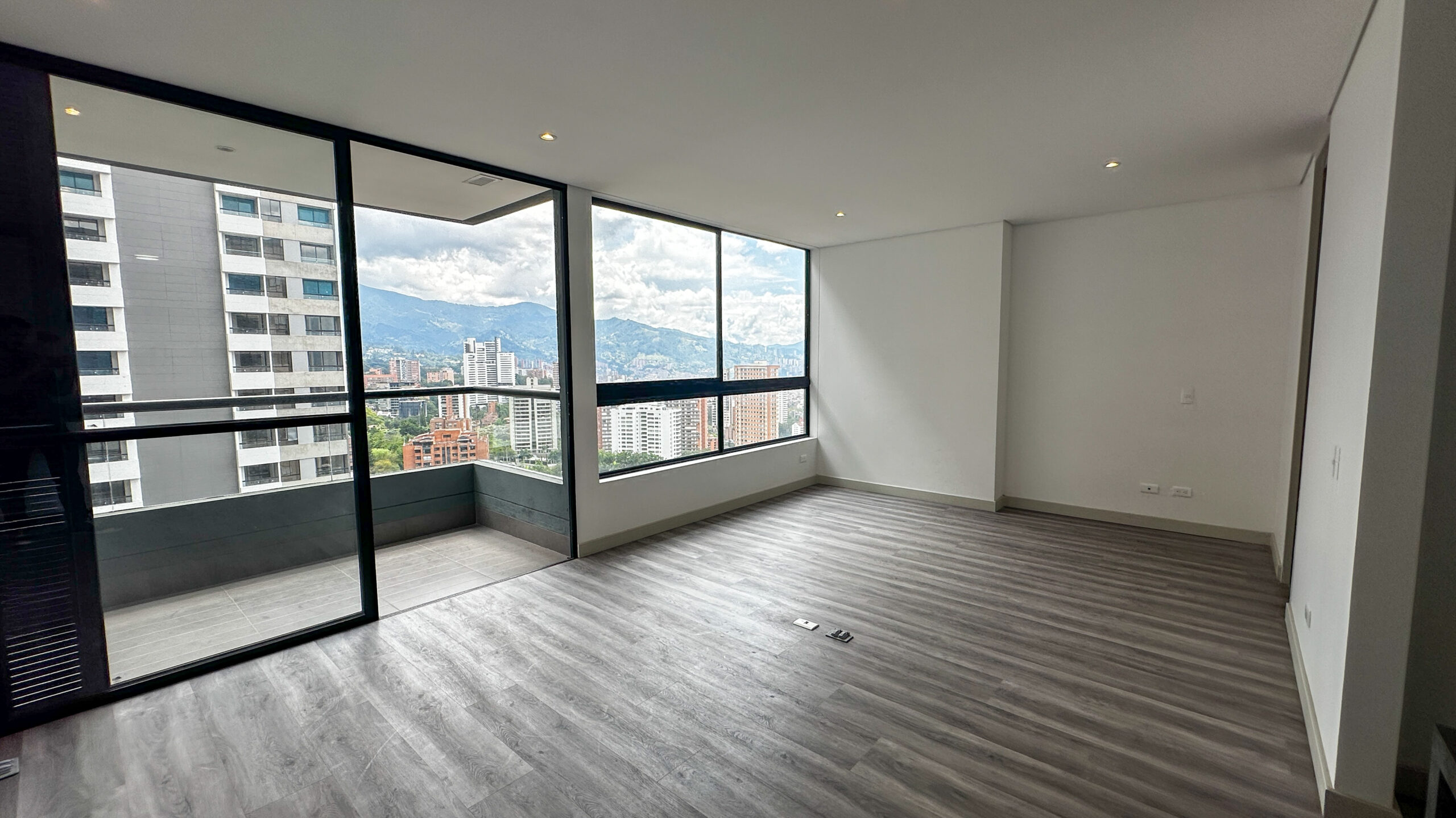 Modern Studio Apartment with Panoramic Views in El Tesoro