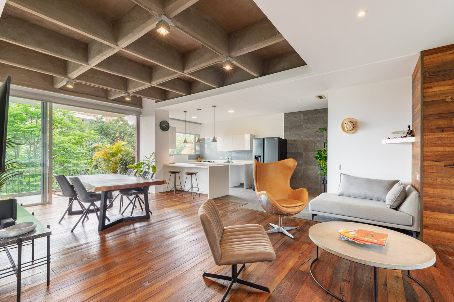 Design-Forward 2-Bedroom Residence in Las Lomas, One of El Poblado’s Most Promising Areas (TURNKEY)