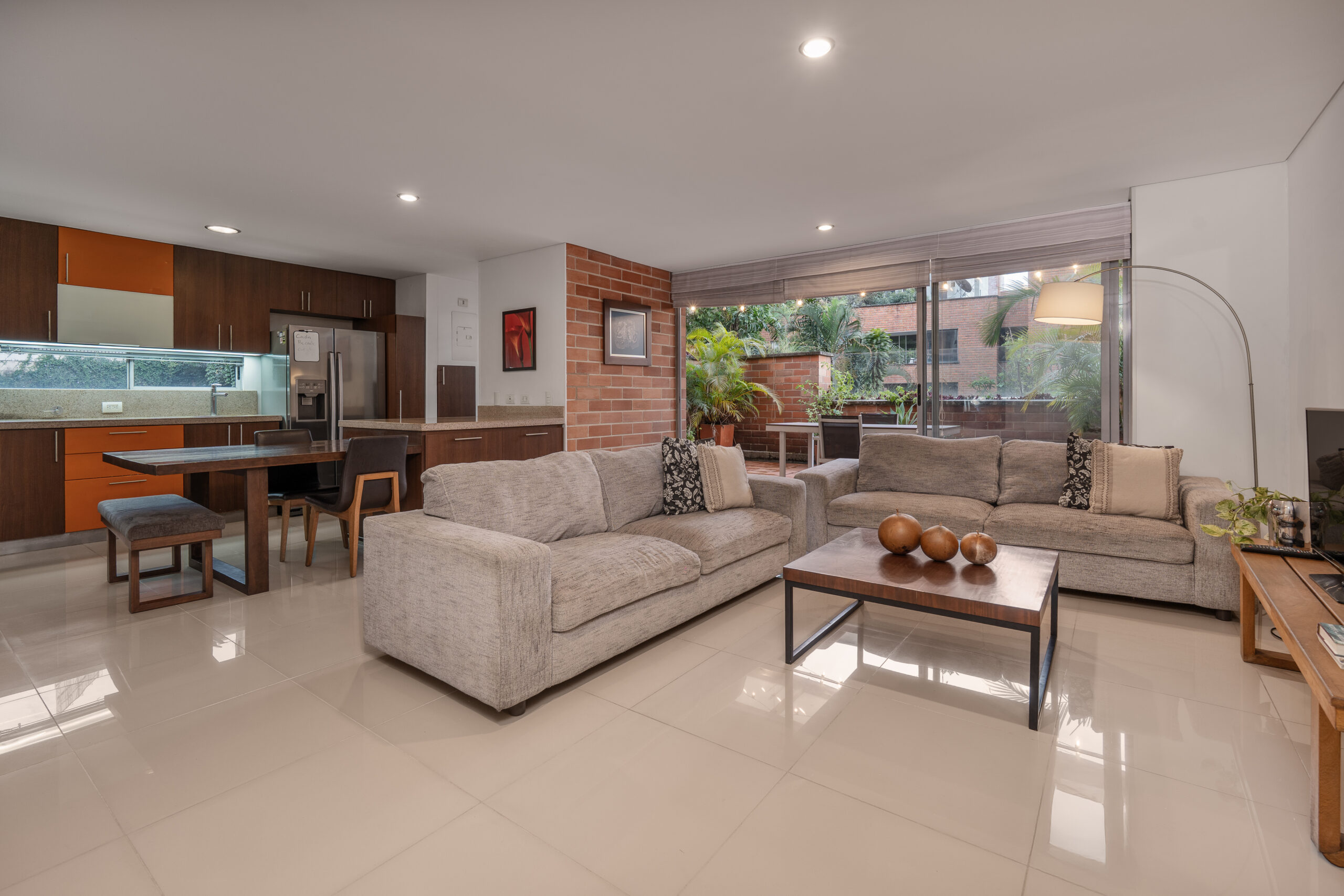 Turnkey 2-Bedroom Apartment with Expansive Terraces in Alejandría (TURNKEY)