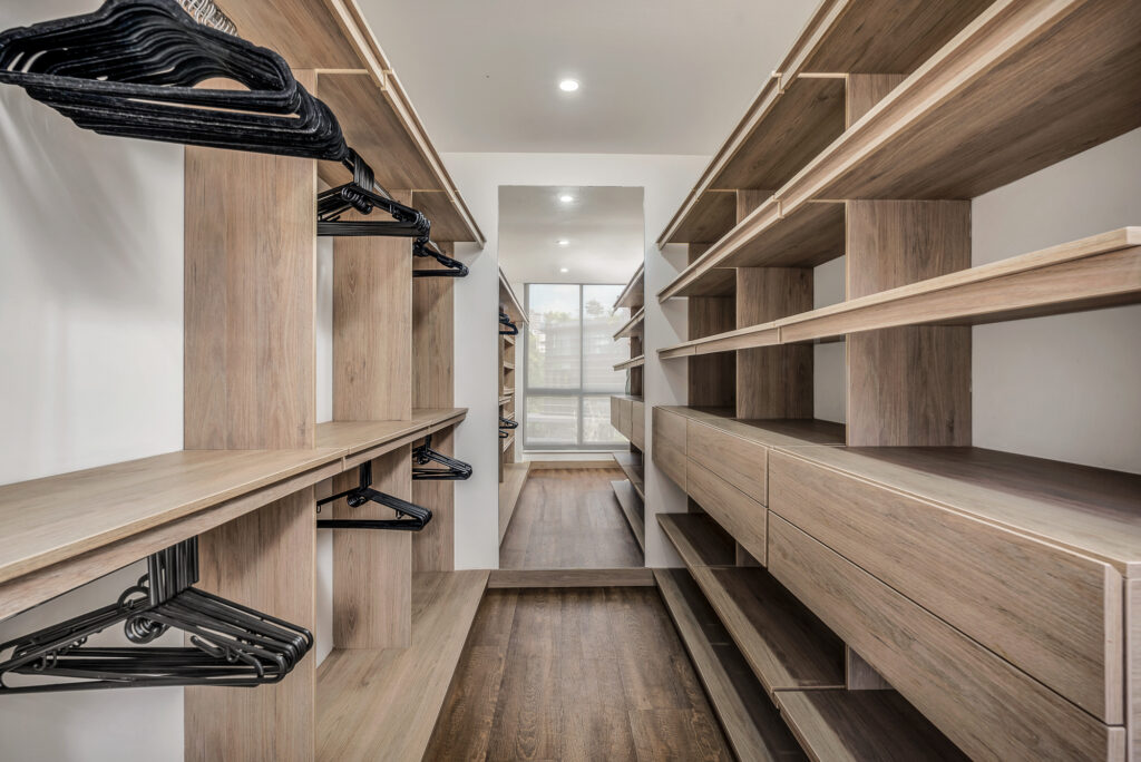 DSC04849 Principal Closet 1