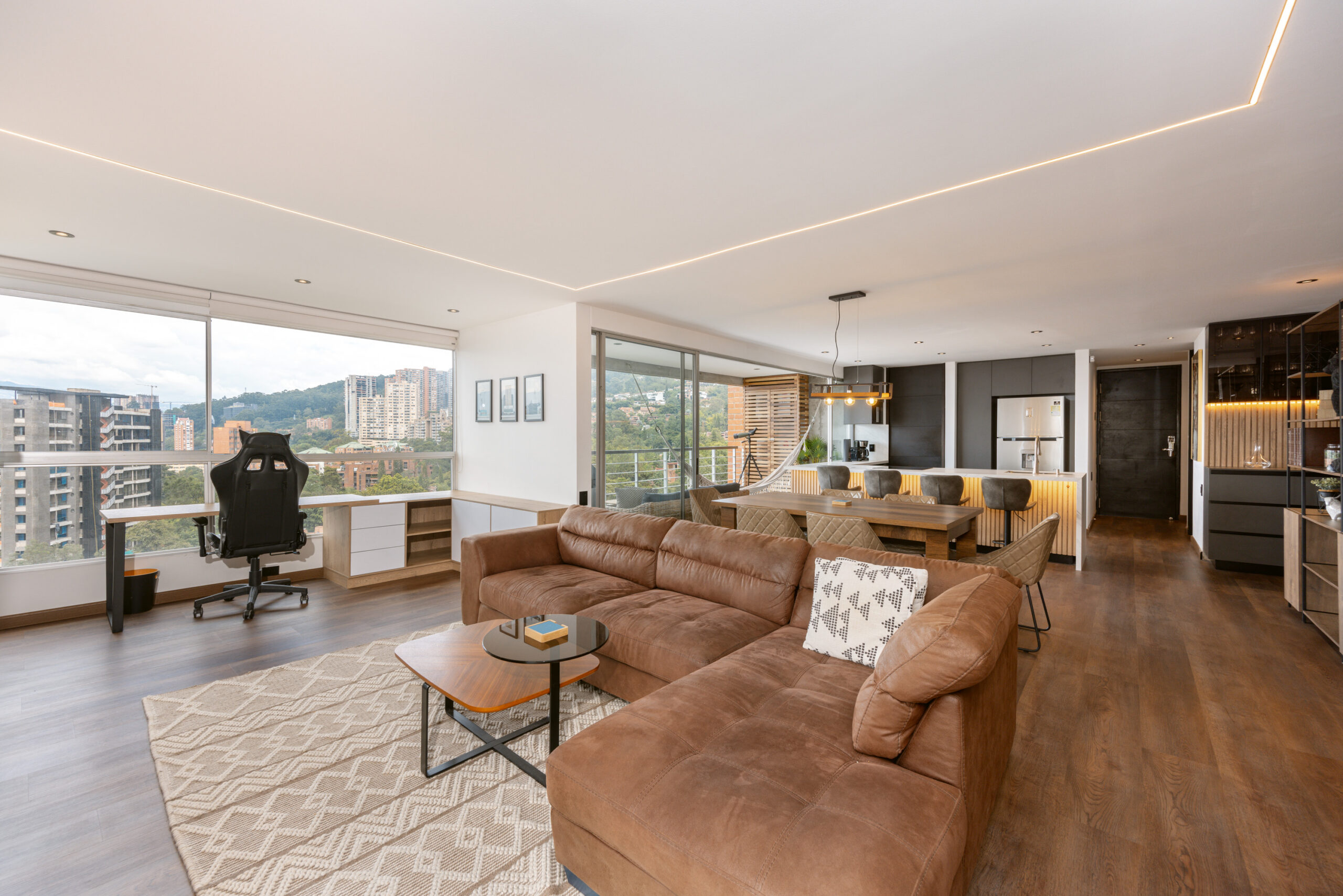 Elegant 2-Bedroom Apartment with Panoramic City Views | 170 m²