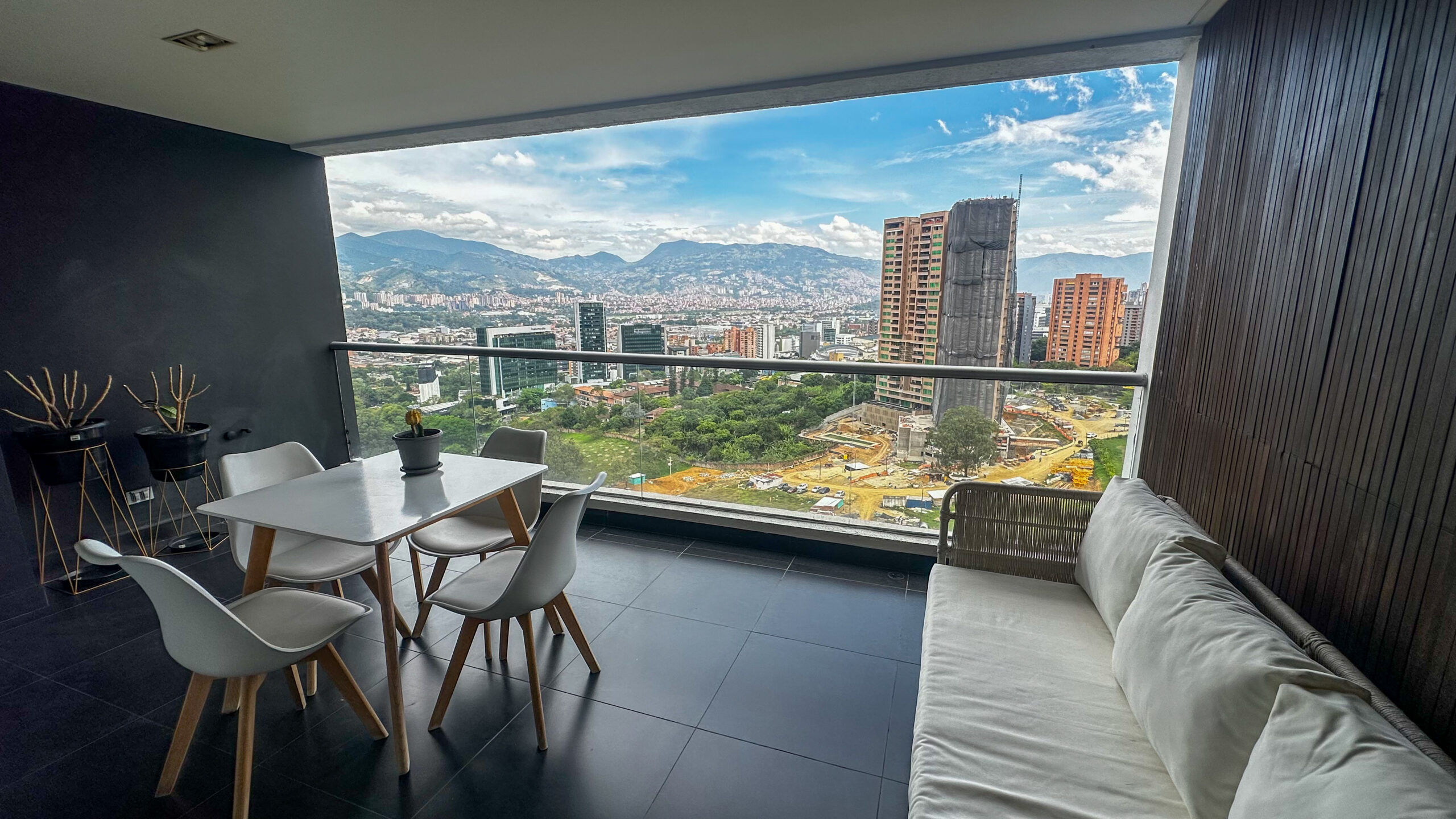 Exceptional 80 m² Apartment with Panoramic Medellín Views | Los Balsos
