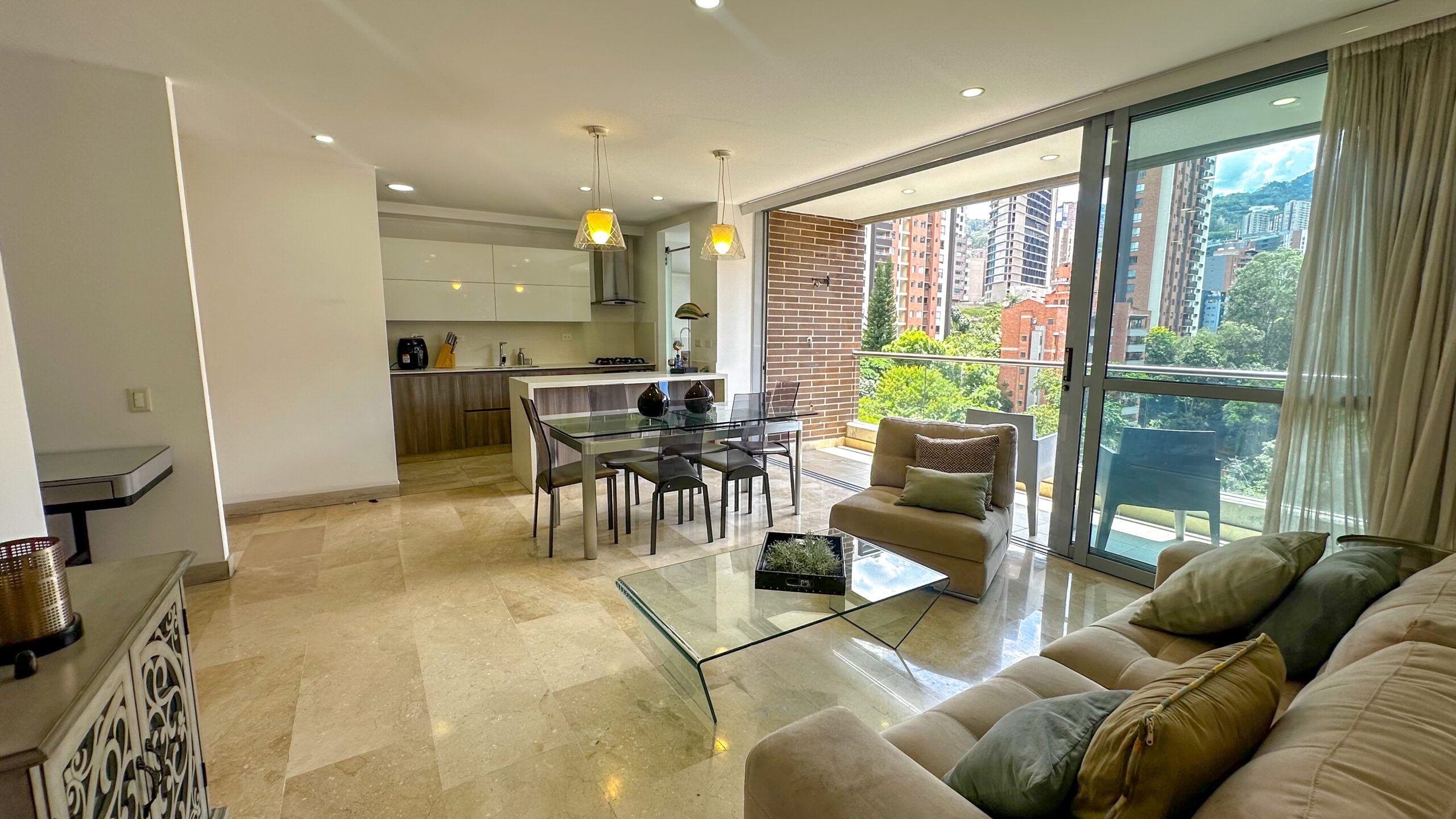 Bright 100 m² Apartment with Great Views in Lalinde (2BED)