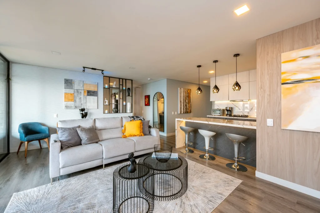 quartier-801-07-living-room-and-breakfast-bar