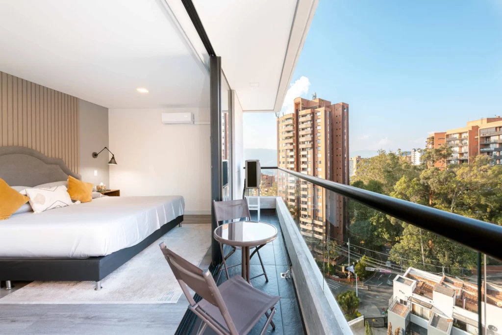 quartier-801-22-primary-bedroom-balcony