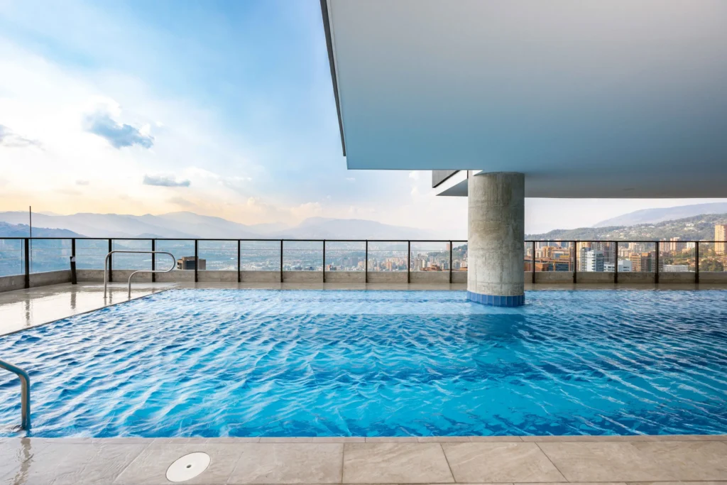 quartier-801-42-rooftop-pool-view