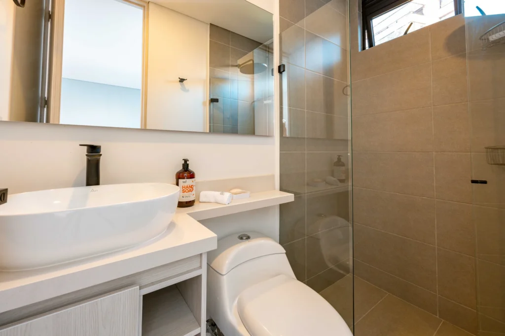 quartier-801-53-guest-bathroom