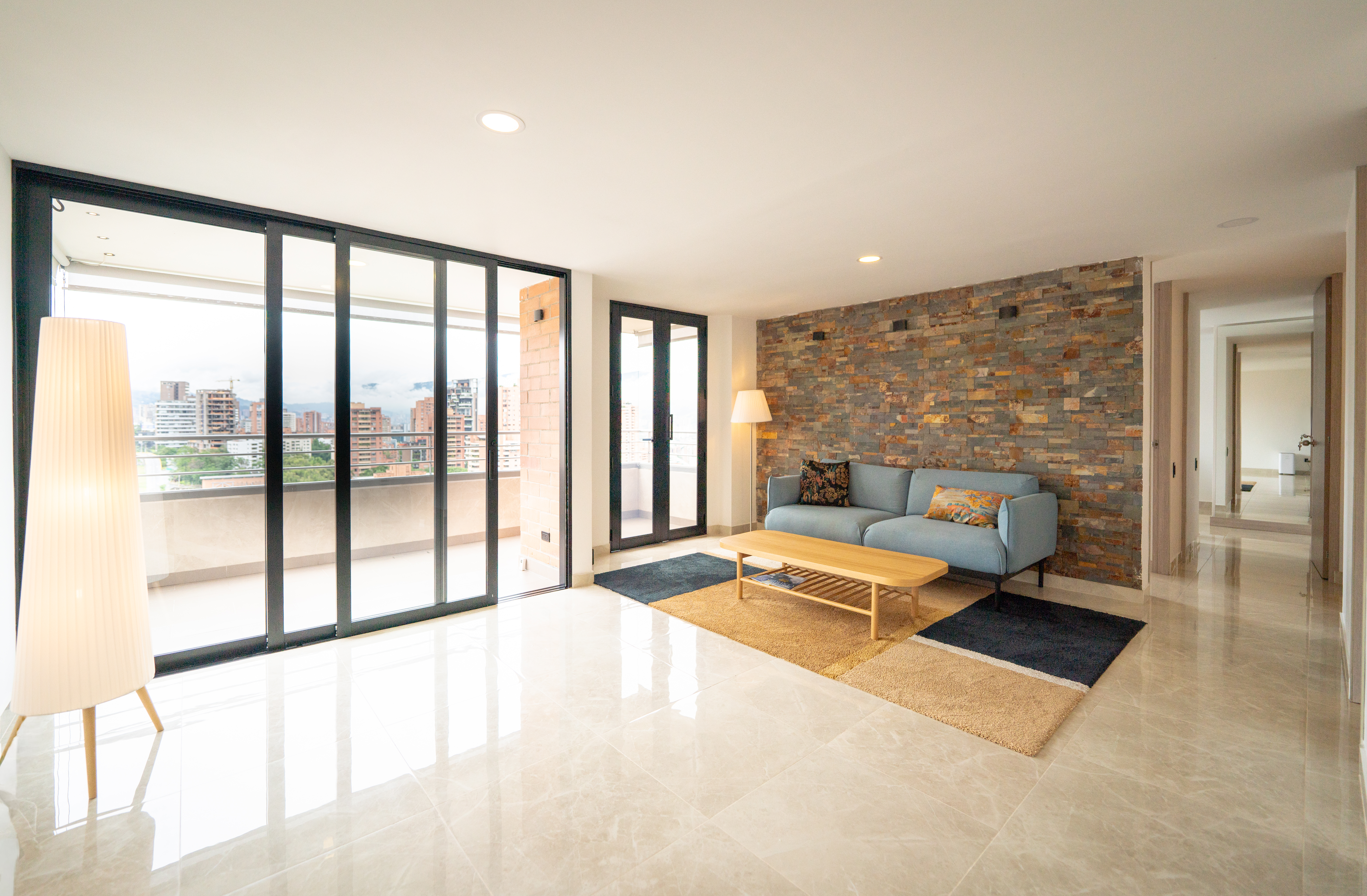 Renovated 94 m² Apartment with City Views in Provenza (2BED)