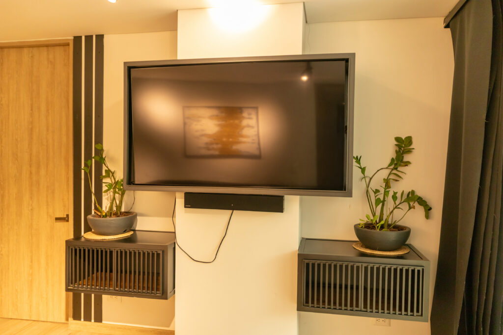Exclusive Furnished Apartment with Private Jacuzzi and Terrace view 38