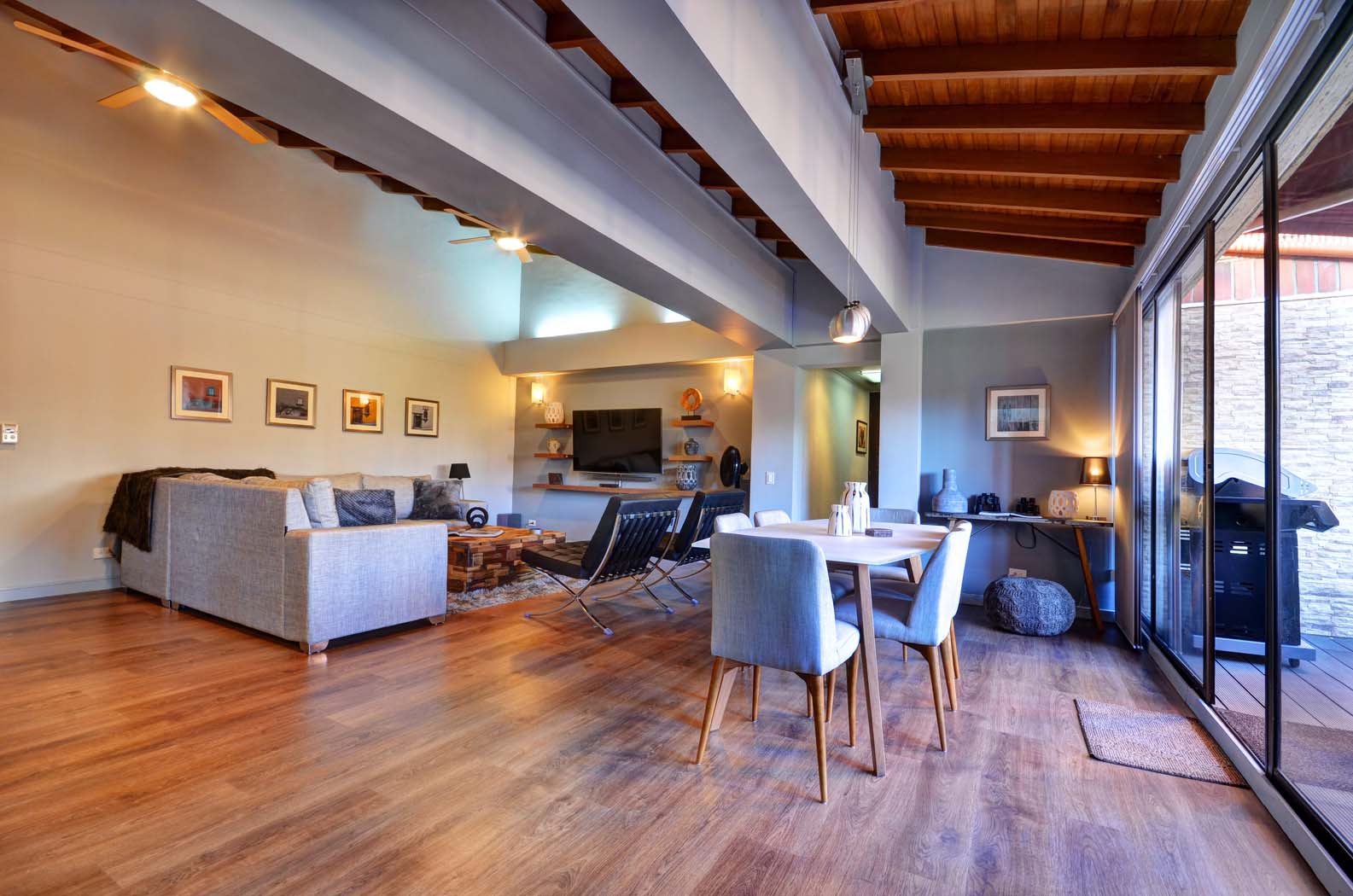 Turnkey 160m² Airbnb Penthouse with a Private Jacuzzi in Provenza