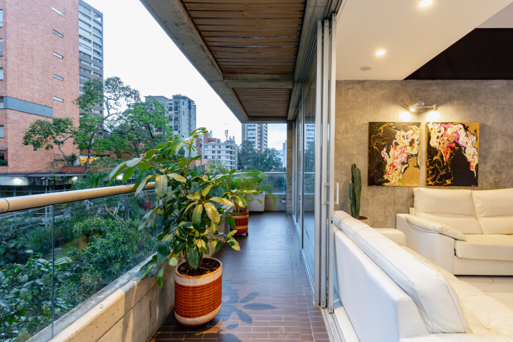 Corner Triplex with Private Terrace and Jacuzzi view 17
