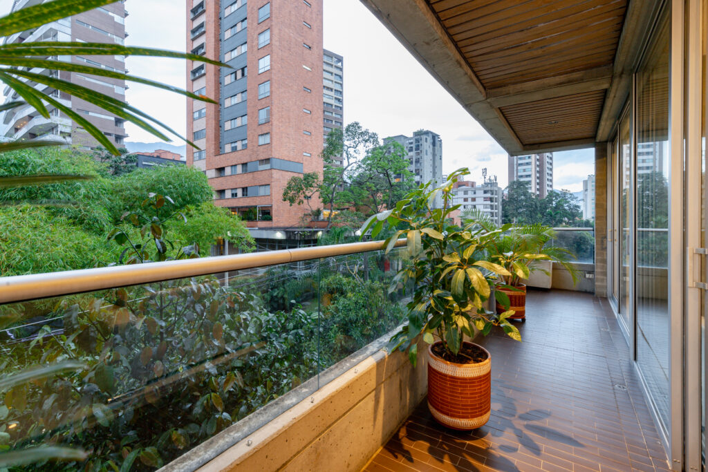 Corner Triplex with Private Terrace and Jacuzzi view 18